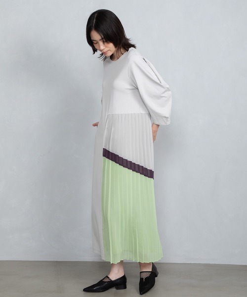 MARECHAL TERRE（マルシャルテル）の「サイドプリーツワンピース（ワンピース・レディース・グレー/ブラック/グレイッシュベージュ/ライトブルー・MEDIUM）」の19枚目の写真