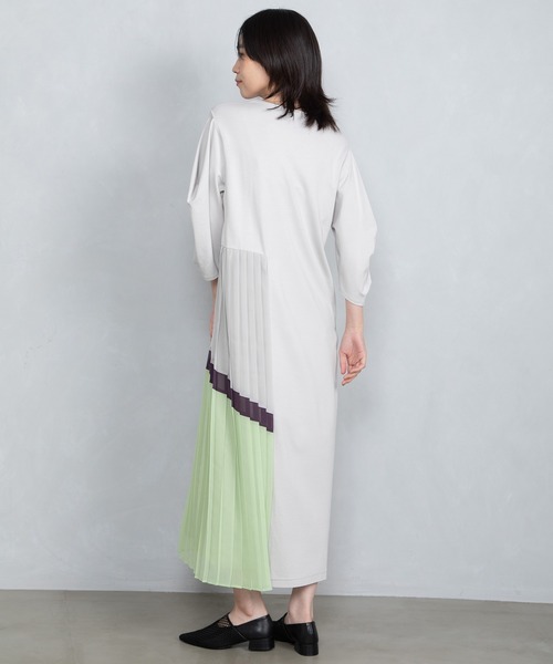 MARECHAL TERRE（マルシャルテル）の「サイドプリーツワンピース（ワンピース・レディース・グレー/ブラック/グレイッシュベージュ/ライトブルー・MEDIUM）」の20枚目の写真