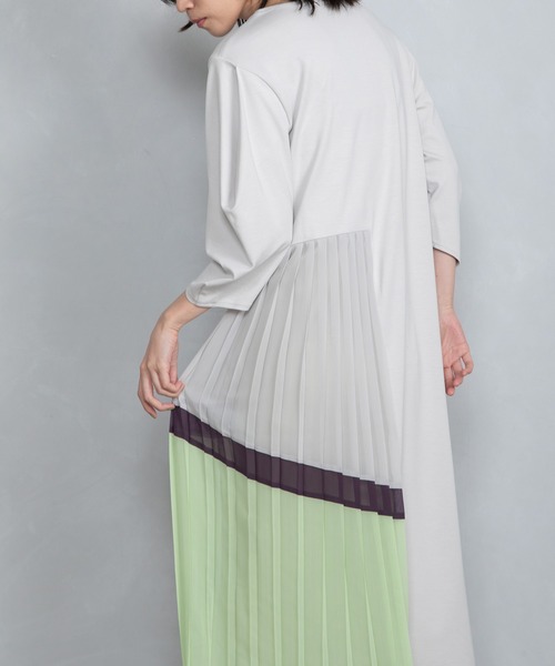 MARECHAL TERRE（マルシャルテル）の「サイドプリーツワンピース（ワンピース・レディース・グレー/ブラック/グレイッシュベージュ/ライトブルー・MEDIUM）」の22枚目の写真