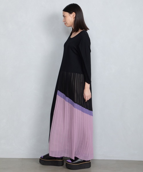 MARECHAL TERRE（マルシャルテル）の「サイドプリーツワンピース（ワンピース・レディース・グレー/ブラック/グレイッシュベージュ/ライトブルー・MEDIUM）」の5枚目の写真