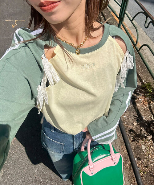 CIAOPANIC（チャオパニック）の「スリットリボンレースラインラグラントップス（Tシャツ/カットソー・レディース・グリーン/ボルドー/ブラック/ネイビー・ONE SIZE）」の2枚目の写真