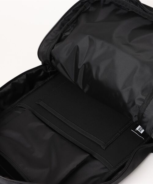 NEW ERA(ニューエラ)の「【NEW ERA/ニューエラ】SMART PACK UUC(バックパック/リュック・メンズ・ブラック・FREE)」の4枚目の写真