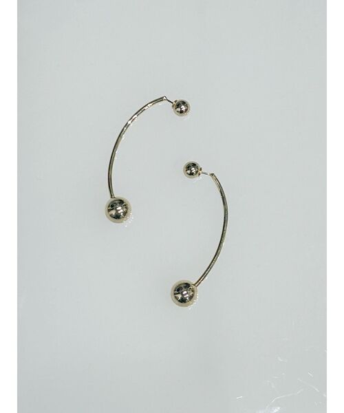 MURUA（ムルーア）の「ハングボールキャッチピアス（ピアス（両耳用）・レディース・シルバー/ゴールド・FREE）」の2枚目の写真