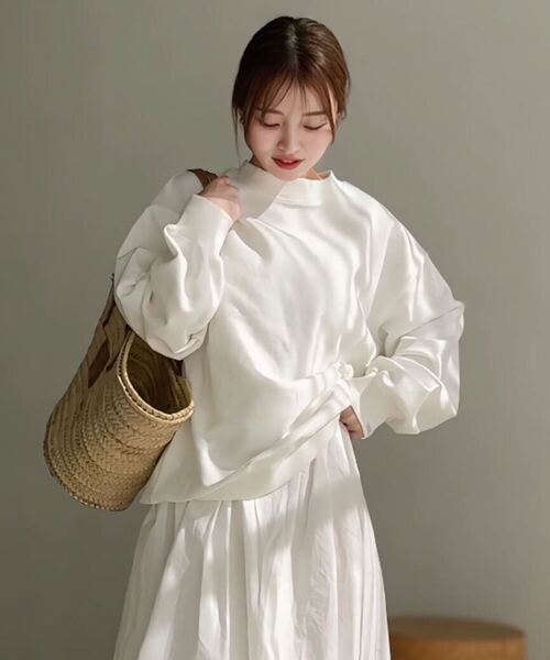 KOBE LETTUCE（コウベレタス）の「[ yuri.さんコラボ ]刺繍入りスウェットトップス（スウェット・レディース・ホワイト系/グレー/グレー系/ブラック/ホワイト/ピンク/ネイビー/ブラウン系/ブラウン/オートミール・M1/M）」の3枚目の写真