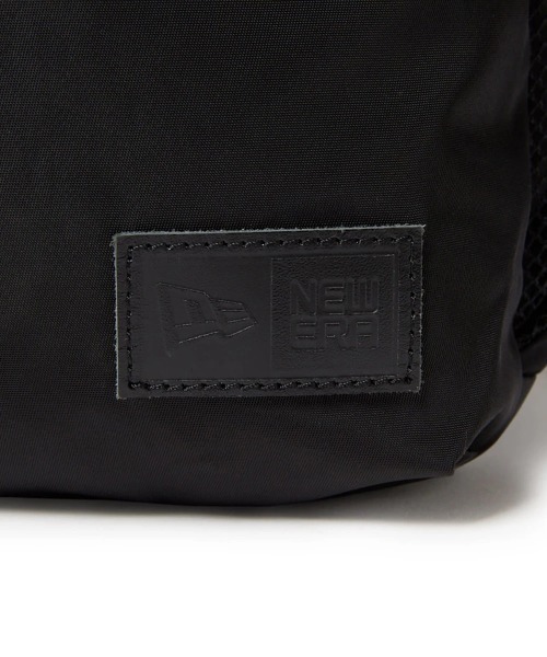 NEW ERA(ニューエラ)の「NEW ERA/ニューエラ Sling Body Bag 12L(ボディバッグ/ウエストポーチ・メンズ・ブラック/ブラック系その他・FREE)」の6枚目の写真