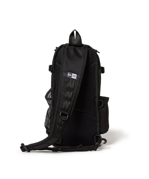 NEW ERA(ニューエラ)の「NEW ERA/ニューエラ Sling Body Bag 12L(ボディバッグ/ウエストポーチ・メンズ・ブラック/ブラック系その他・FREE)」の10枚目の写真