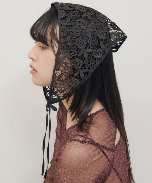GOLDY（ゴールディ）の「ローズ エンブロイダリー バブーシュカ（その他ヘアアクセサリー・レディース・アイボリー/ブラック・FREE）」の2枚目の写真