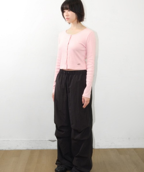 AMESWORLDWIDE(アメスワールドワイド)の「AMES WORLDWIDE/リブUネックカーディガン(カーディガン/ボレロ・レディース・ブラック/ホワイト/ピンク・FREE)」の8枚目の写真