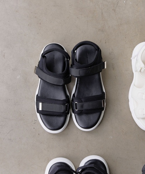 GLOBAL WORK（グローバルワーク）の「アソート厚底サンダル/324586（サンダル・キッズ・オフホワイト/ブラック系9/ブラック系・21cm/20cm/23cm/22cm）」の16枚目の写真