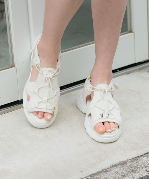 GLOBAL WORK（グローバルワーク）の「アソート厚底サンダル/324586（サンダル・キッズ・オフホワイト/ブラック系9/ブラック系・21cm/20cm/23cm/22cm）」の21枚目の写真