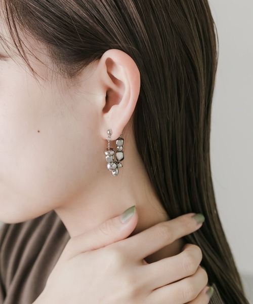 SMELLY(スメリー)の「ニュアンスメタルビーズピアス(ピアス(両耳用)・レディース・シルバー・-)」の1枚目の写真