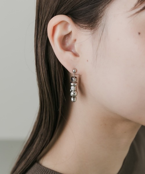 SMELLY(スメリー)の「ニュアンスメタルビーズピアス(ピアス(両耳用)・レディース・シルバー・-)」の3枚目の写真