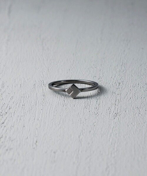 and cloud(アンドクラウド)の「Minimum Square Ring(リング・レディース・イエローゴールド/シルバー/ブラック・13号/11号/9号/15号)」の2枚目の写真