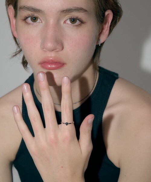 and cloud(アンドクラウド)の「Minimum Square Ring(リング・レディース・イエローゴールド/シルバー/ブラック・13号/11号/9号/15号)」の7枚目の写真
