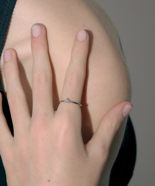 and cloud(アンドクラウド)の「Minimum Square Ring(リング・レディース・イエローゴールド/シルバー/ブラック・13号/11号/9号/15号)」の8枚目の写真
