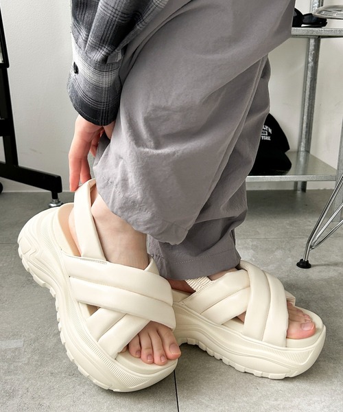 WEGO（ウィゴー）の「WEGO/パテッドクロス厚底サンダル（サンダル・レディース・ブラック/シルバー/オフホワイト・LARGE/MEDIUM）」の2枚目の写真