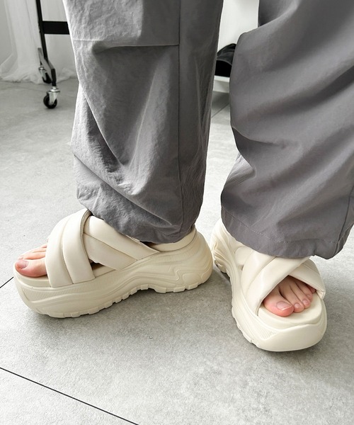 WEGO（ウィゴー）の「WEGO/パテッドクロス厚底サンダル（サンダル・レディース・ブラック/シルバー/オフホワイト・LARGE/MEDIUM）」の11枚目の写真