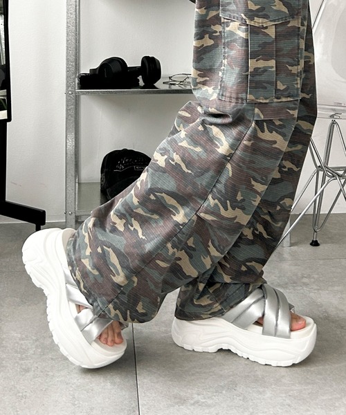 WEGO（ウィゴー）の「WEGO/パテッドクロス厚底サンダル（サンダル・レディース・ブラック/シルバー/オフホワイト・LARGE/MEDIUM）」の19枚目の写真