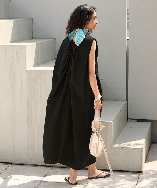 Back design relaxed sleeveless long one-piece / バック