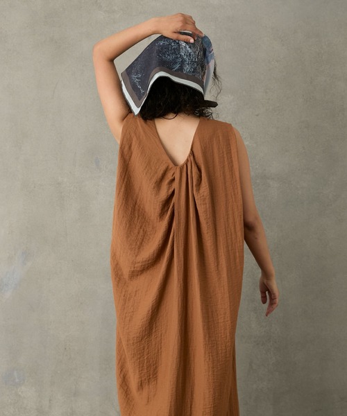 Stroove(ストルーヴ)の「Back design relaxed sleeveless long one-piece / バックデザイン リラックス ノースリーブ ロング ワンピース(ワンピース・レディース・ブラック/テラコッタ/ライトグリーン・FREE)」の21枚目の写真
