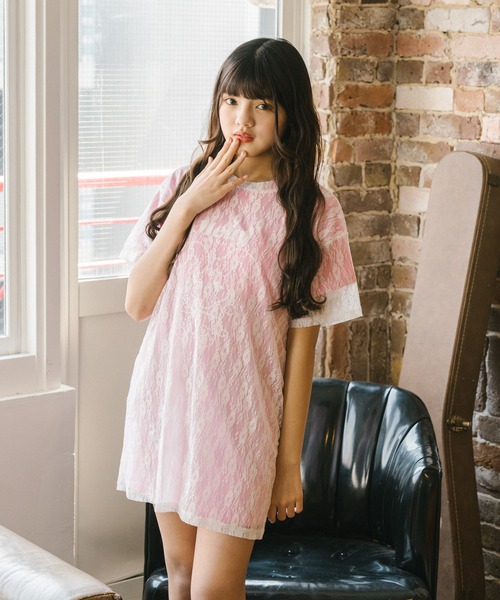 URBAN CHERRY(アーバンチェリー)の「【MELTY BUNNY/メルティバニー】レースワンピース+メルバ二プリントワンピース(Tシャツ/カットソー・キッズ・ピンク/ブルー/ホワイト・S/XS/M)」の3枚目の写真