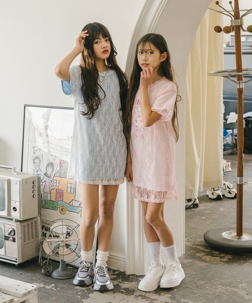 URBAN CHERRY(アーバンチェリー)の「【MELTY BUNNY/メルティバニー】レースワンピース+メルバ二プリントワンピース(Tシャツ/カットソー・キッズ・ピンク/ブルー/ホワイト・S/XS/M)」の4枚目の写真