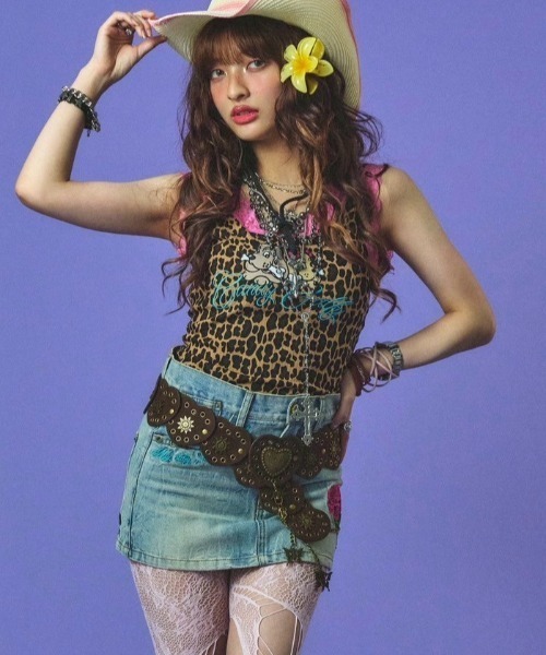 GALFY（ガルフィー）の「【GALFY】ラブラブエロ豹タンク（タンクトップ・レディース・ホワイト/ブラウン/ピンク・S）」の2枚目の写真