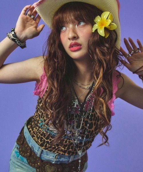 GALFY（ガルフィー）の「【GALFY】ラブラブエロ豹タンク（タンクトップ・レディース・ホワイト/ブラウン/ピンク・S）」の4枚目の写真