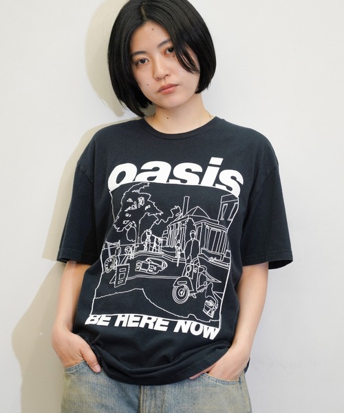 THRIFTY LOOK(スリフティールック)の「THRIFTY LOOK / スリフティールック THRIFTY "OASIS" TEE オアシス バンドTシャツ バンT ユーズド加工(Tシャツ/カットソー・メンズ・ブラック/ネイビー/ブラック系2・LARGE/X-LARGE/MEDIUM)」の2枚目の写真