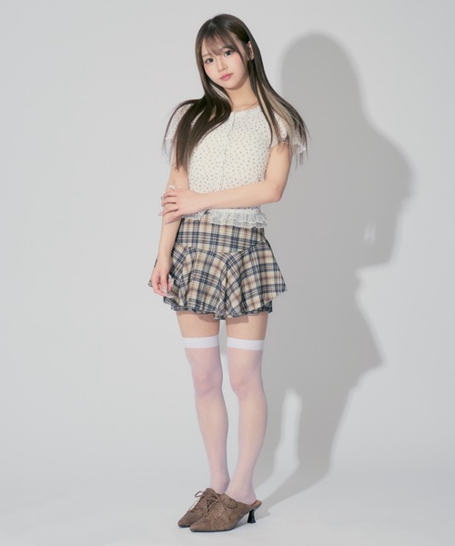 ALLuRing ChaRm（アリュリングチャーム）の「Floral Frill Cardigan / 花柄フリルカーディガン 小花柄（カーディガン/ボレロ・レディース・ホワイト/ピンク/ブルー・FREE）」の8枚目の写真
