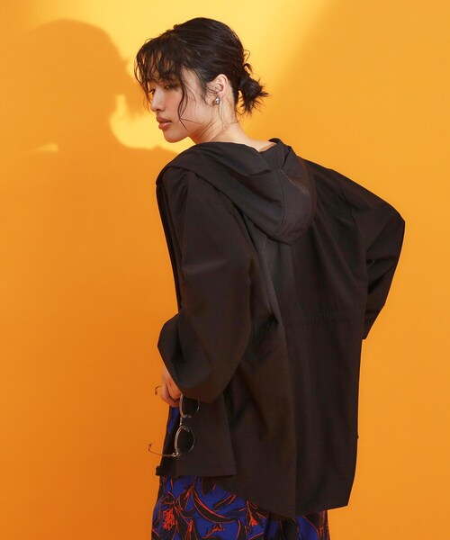 THE SHOP TK （ザ ショップ ティーケー ）の「【mizugiwa/ラッシュガード】フロントジップパーカ/セットアップ可/接触冷感/UVケア/洗濯機OK（パーカー・レディース・ブラック/カーキ・12/13）」の7枚目の写真