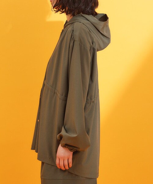 THE SHOP TK （ザ ショップ ティーケー ）の「【mizugiwa/ラッシュガード】フロントジップパーカ/セットアップ可/接触冷感/UVケア/洗濯機OK（パーカー・レディース・ブラック/カーキ・12/13）」の12枚目の写真