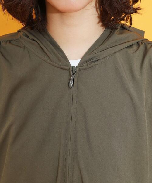 THE SHOP TK （ザ ショップ ティーケー ）の「【mizugiwa/ラッシュガード】フロントジップパーカ/セットアップ可/接触冷感/UVケア/洗濯機OK（パーカー・レディース・ブラック/カーキ・12/13）」の14枚目の写真