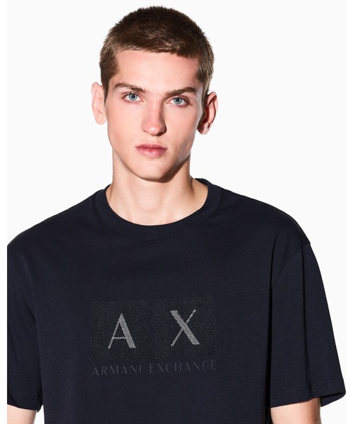 ARMANI EXCHANGE（アルマーニエクスチェンジ）の「【A|X アルマーニ エクスチェンジ】エンブロイダードボックスロゴ 半袖クルーネックTシャツ/REGULAR（Tシャツ/カットソー・メンズ・ストーン/ダークネイビー・XX-LARGE/LARGE/MEDIUM/SMALL/X-LARGE/X-SMALL）」の2枚目の写真