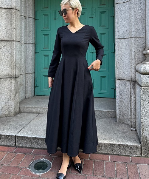 JENNE(ジェンヌ)の「Vネックワンピース(ワンピース・レディース・ネイビー/グレー/ブラック・SMALL/MEDIUM/LARGE/X-LARGE)」の1枚目の写真