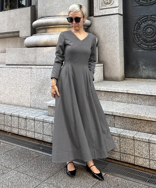 JENNE(ジェンヌ)の「Vネックワンピース(ワンピース・レディース・ネイビー/グレー/ブラック・SMALL/MEDIUM/LARGE/X-LARGE)」の4枚目の写真