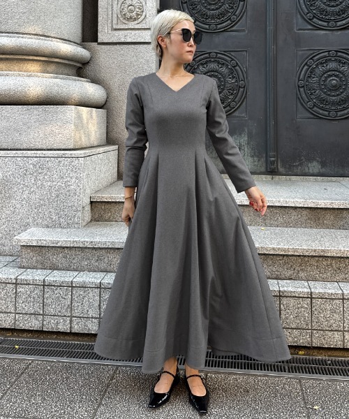 JENNE(ジェンヌ)の「Vネックワンピース(ワンピース・レディース・ネイビー/グレー/ブラック・SMALL/MEDIUM/LARGE/X-LARGE)」の5枚目の写真