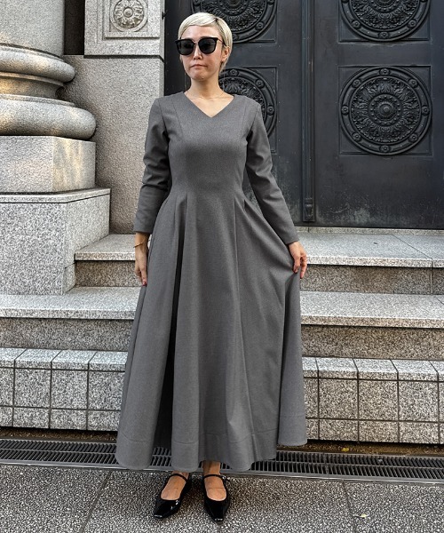 JENNE(ジェンヌ)の「Vネックワンピース(ワンピース・レディース・ネイビー/グレー/ブラック・SMALL/MEDIUM/LARGE/X-LARGE)」の6枚目の写真