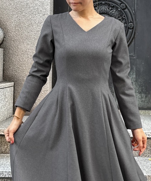 JENNE(ジェンヌ)の「Vネックワンピース(ワンピース・レディース・ネイビー/グレー/ブラック・SMALL/MEDIUM/LARGE/X-LARGE)」の7枚目の写真
