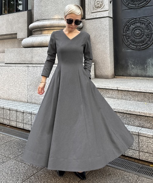 JENNE(ジェンヌ)の「Vネックワンピース(ワンピース・レディース・ネイビー/グレー/ブラック・SMALL/MEDIUM/LARGE/X-LARGE)」の10枚目の写真