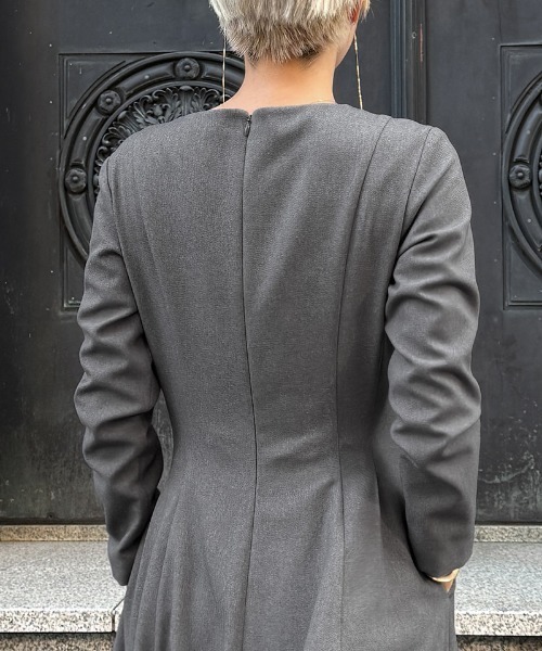 JENNE(ジェンヌ)の「Vネックワンピース(ワンピース・レディース・ネイビー/グレー/ブラック・SMALL/MEDIUM/LARGE/X-LARGE)」の11枚目の写真