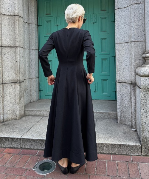 JENNE(ジェンヌ)の「Vネックワンピース(ワンピース・レディース・ネイビー/グレー/ブラック・SMALL/MEDIUM/LARGE/X-LARGE)」の16枚目の写真