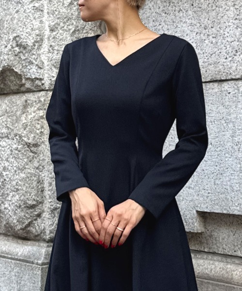 JENNE(ジェンヌ)の「Vネックワンピース(ワンピース・レディース・ネイビー/グレー/ブラック・SMALL/MEDIUM/LARGE/X-LARGE)」の17枚目の写真