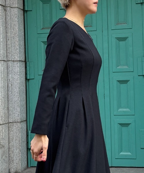 JENNE(ジェンヌ)の「Vネックワンピース(ワンピース・レディース・ネイビー/グレー/ブラック・SMALL/MEDIUM/LARGE/X-LARGE)」の21枚目の写真