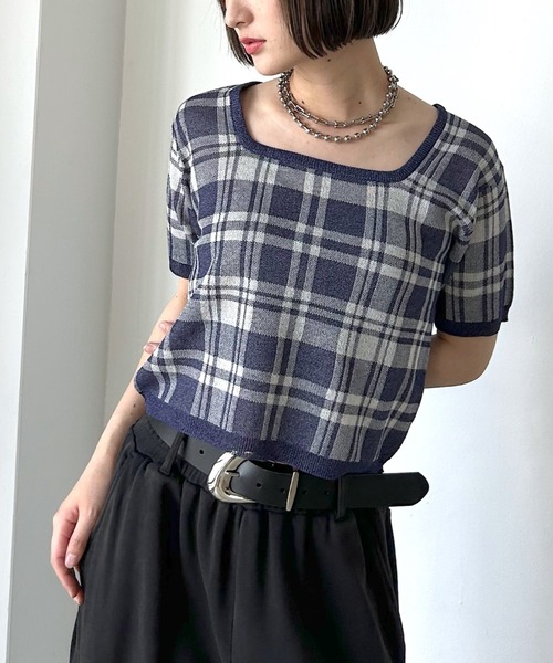PAGEBOY(ページボーイ)の「レトロチェックニットプルオーバー(ニット/セーター・レディース・ブラック/レッド系その他/ネイビー・FREE)」の2枚目の写真