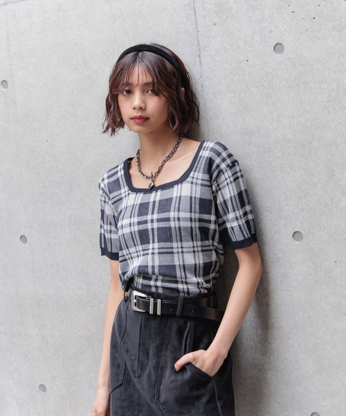 PAGEBOY(ページボーイ)の「レトロチェックニットプルオーバー(ニット/セーター・レディース・ブラック/レッド系その他/ネイビー・FREE)」の9枚目の写真