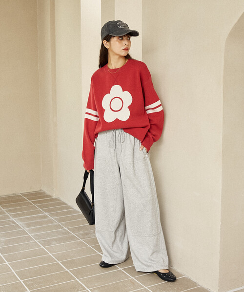 MARY QUANT（マリークワント）の「MARY QUANT × PUBLUX/マリークワント フラワーモチーフ 袖ライン スウェットライクニット　限定展開（ニット/セーター・レディース・ブラック/グリーン/レッド/ネイビー・ﾌﾘ-）」の11枚目の写真