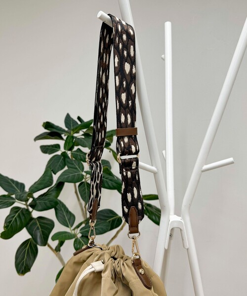 fredy emue(フレディエミュ)の「ジャガードショルダードロスト巾着バッグ(ショルダーバッグ・レディース・ベージュ/ブラウン系その他/ブラック・FREE)」の5枚目の写真