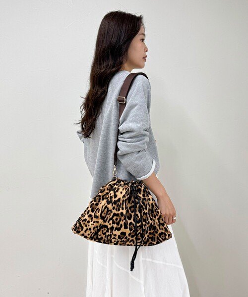 fredy emue(フレディエミュ)の「ジャガードショルダードロスト巾着バッグ(ショルダーバッグ・レディース・ベージュ/ブラウン系その他/ブラック・FREE)」の6枚目の写真