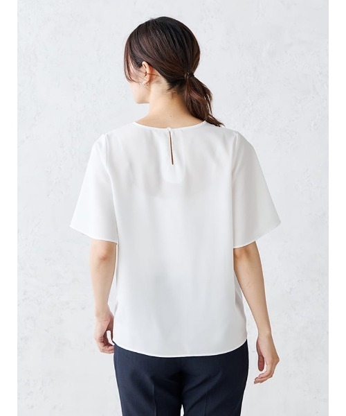 Perfect Suit FActory（パーフェクトスーツファクトリー）の「配色パイピング　ブラウス　オフホワイト/サックス/ベージュ（Tシャツ/カットソー・レディース・オフホワイト/ベージュ/サックスブルー・S/M/L）」の10枚目の写真